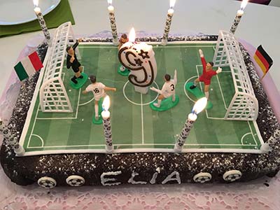 Ein leckerer Fußball-Geburtstagskuchen zum neunten Geburtstag!
